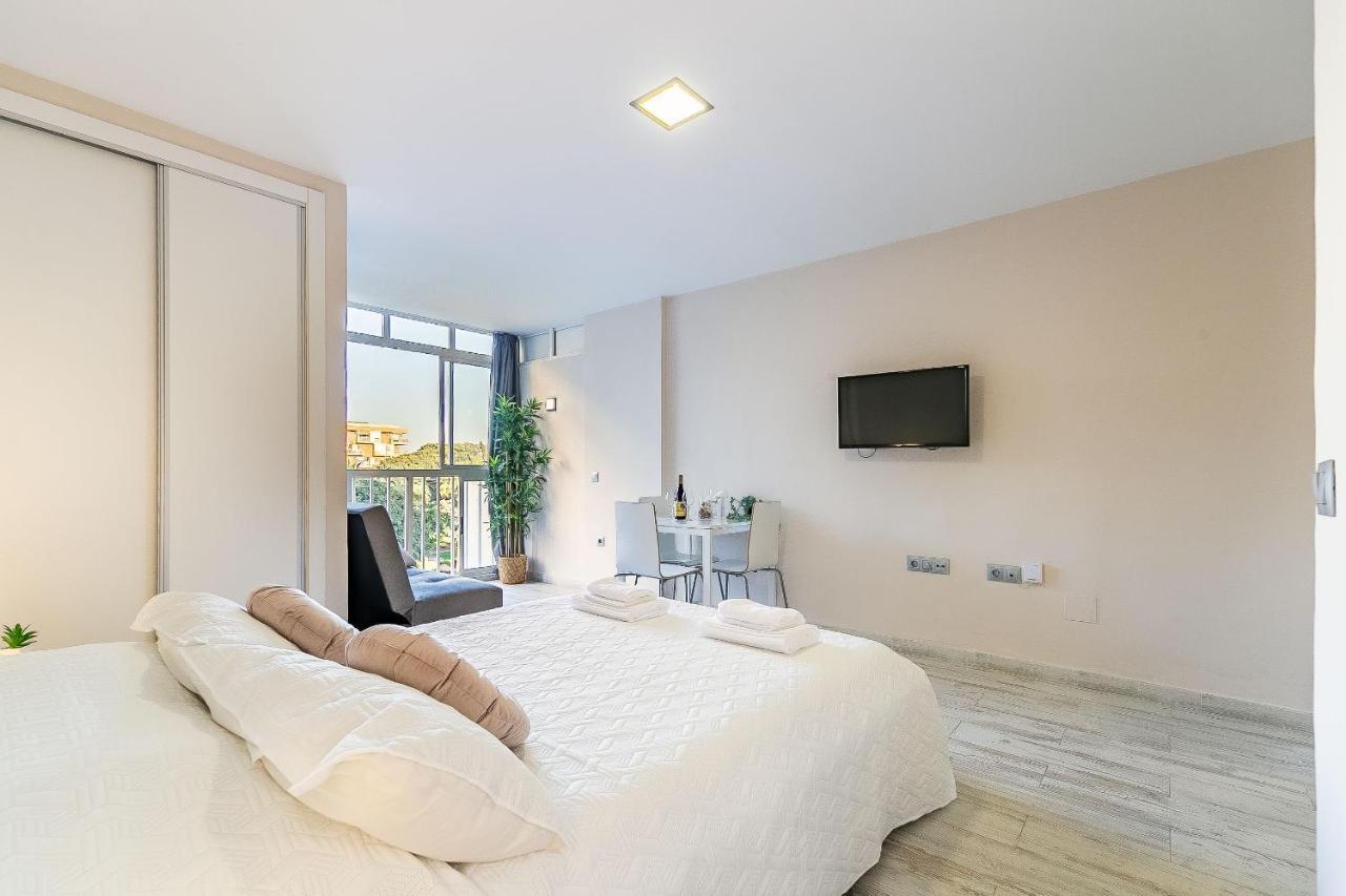 Sun Coast Benalmádena -- Superb studio with 4 pools, gardens&breakfast Exterior foto